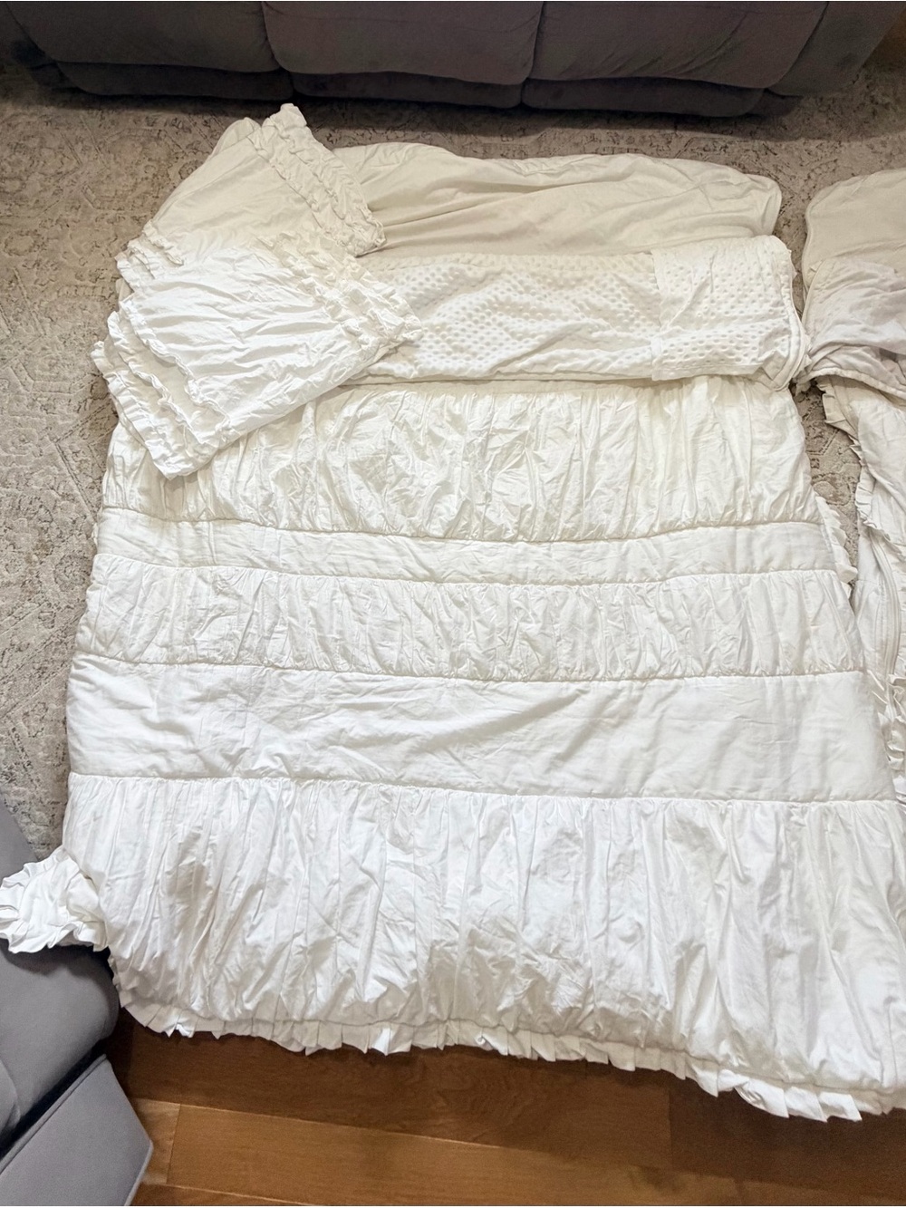 Beddy’s queen “chic white” comforter set + 2 pillow shams with mink insert